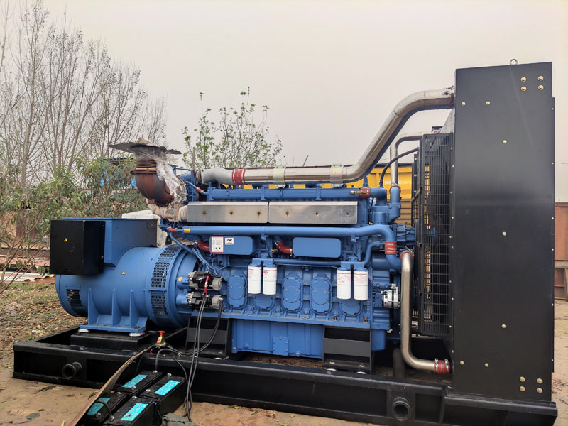 吕梁柴油发电机组更换机油时，应遵循哪些步骤？